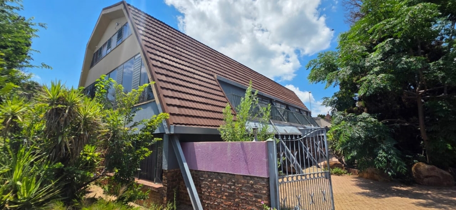 6 Bedroom Property for Sale in Wilkeville North West